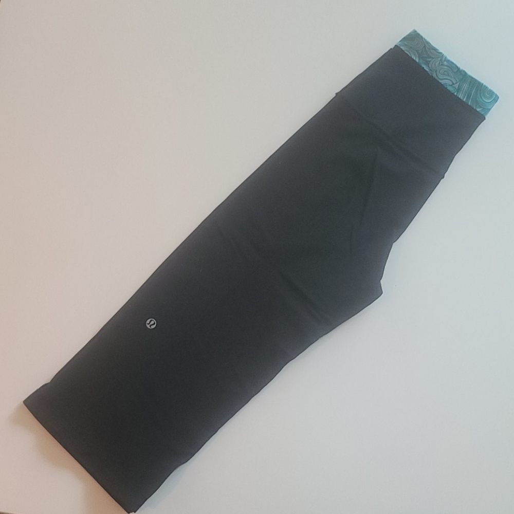 Lululemon capris - Picture 3 of 4